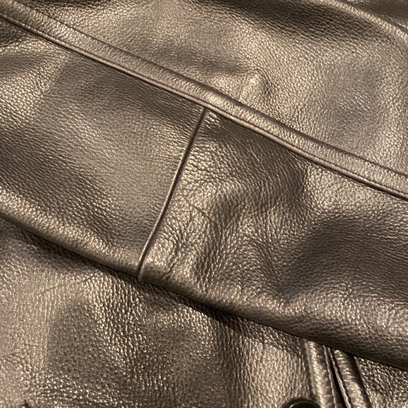 Vintage authentic Guess leather coat. - Picture 14 of 16